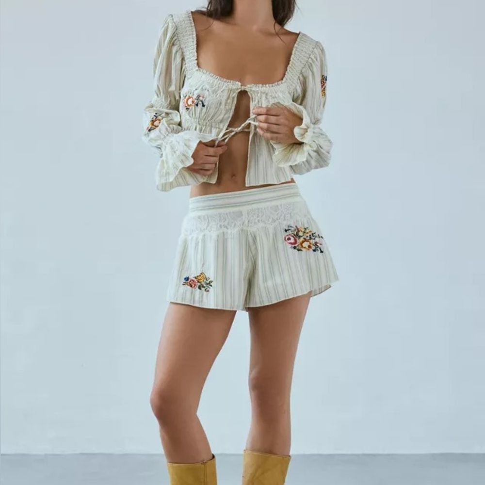 ‼️SOLD‼️Urban Outfitters Kimchi Blue Clara Floral Embroidered Set